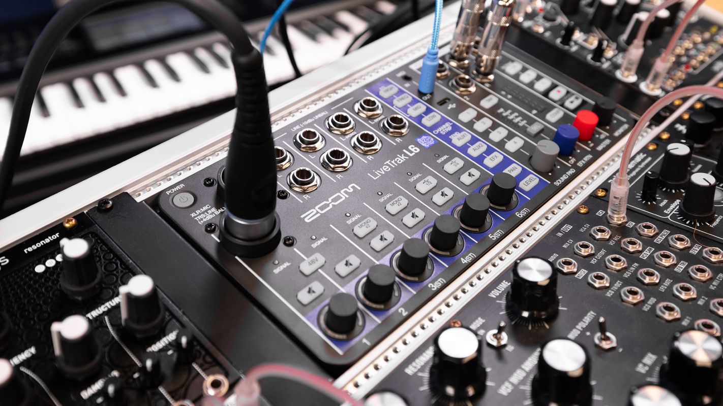 Цифровой микшер / рекордер Zoom LiveTrak L-6 - купить в