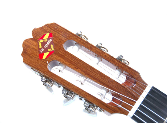 Классическая гитара с пъезозвукоснимателем ADMIRA MALAGA EC