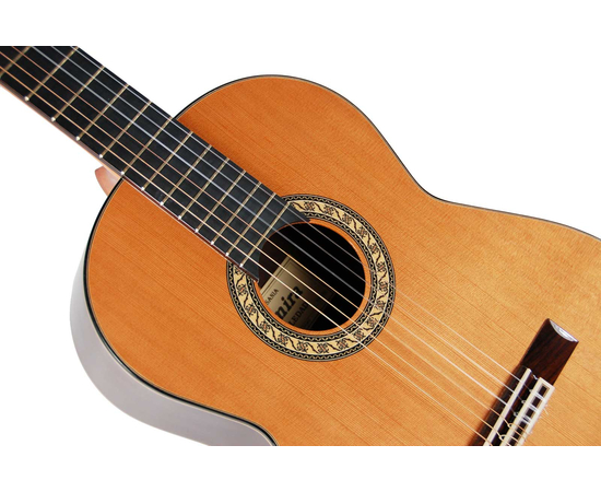 Классическая гитара Admira Soledad