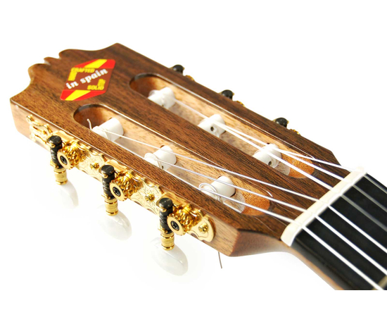 Классическая гитара Admira Sombra