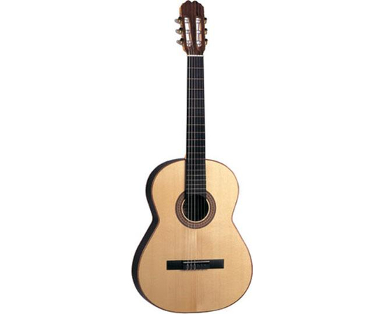 Классическая гитара Admira Sombra