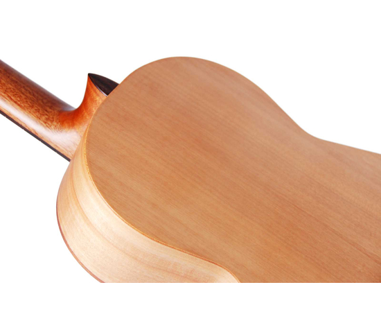 Классическая гитара Admira Capricho