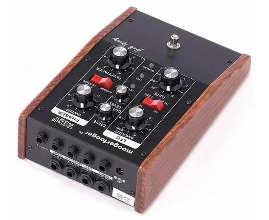 Гитарная педаль (концертный Phaser) MOOG MF-103