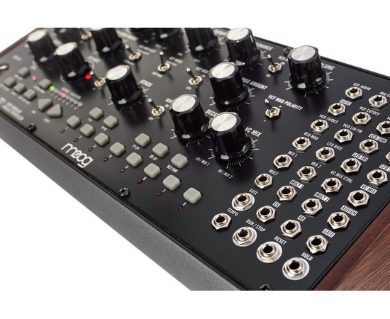 Аналоговый синтезатор MOOG MOD-MOTHER-032