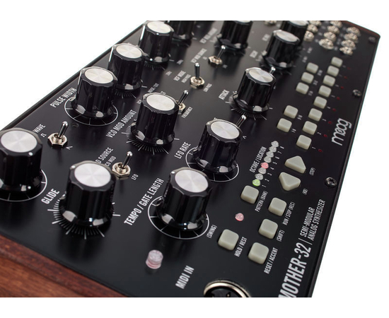 Аналоговый синтезатор MOOG MOD-MOTHER-032