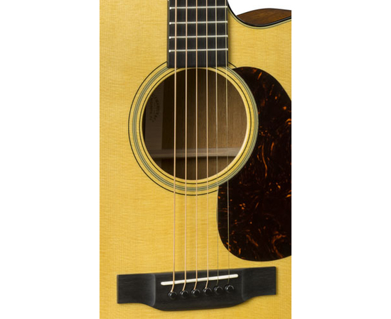 Электроакустическая гитара MARTIN DC-18E