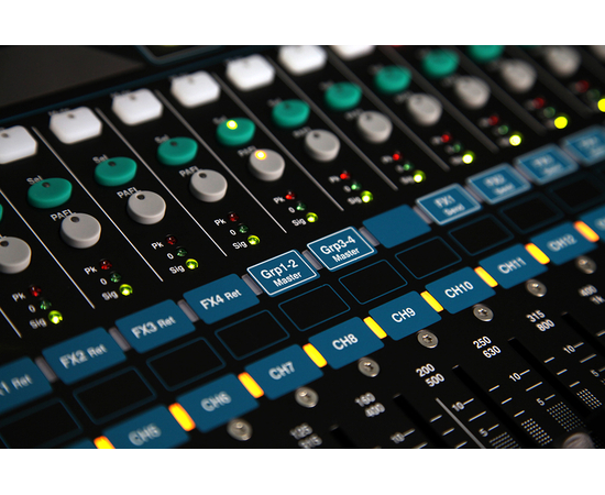 Цифровой микшерный пульт Allen Heath QU-24