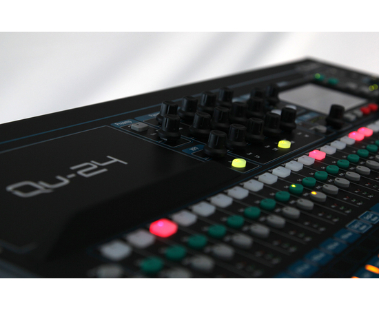 Цифровой микшерный пульт Allen Heath QU-24