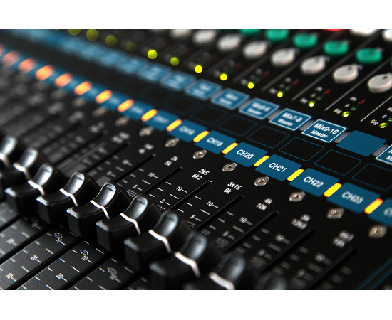 Цифровой микшерный пульт Allen Heath QU-24