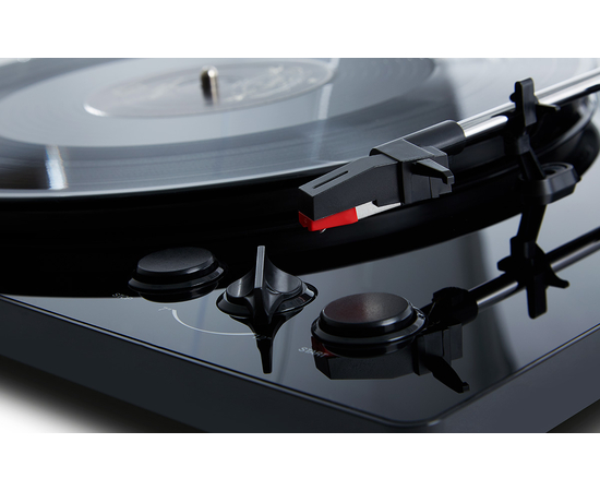 Виниловый проигрыватель AKAI BT100