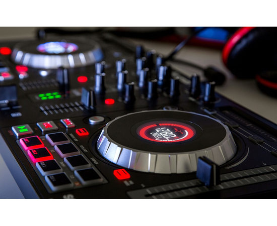 DJ контроллер NUMARK MIXTRACKPLATINUM