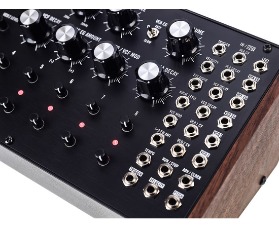 Аналоговый синтезатор MOOG DFAM