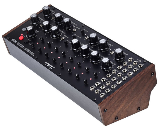 Аналоговый синтезатор MOOG DFAM