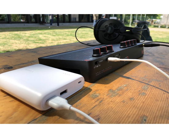 Портативный аналоговый синтезатор IK MULTIMEDIA UNO Synth