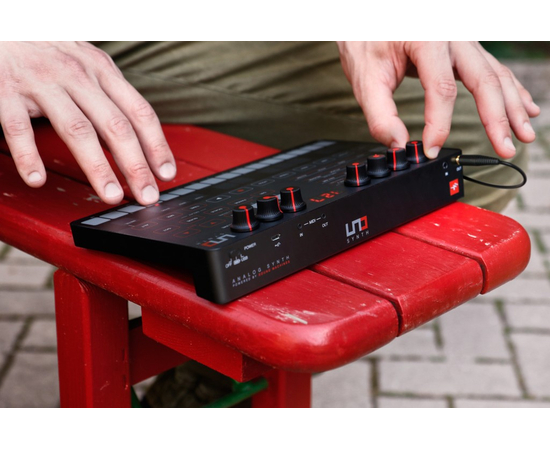 Портативный аналоговый синтезатор IK MULTIMEDIA UNO Synth