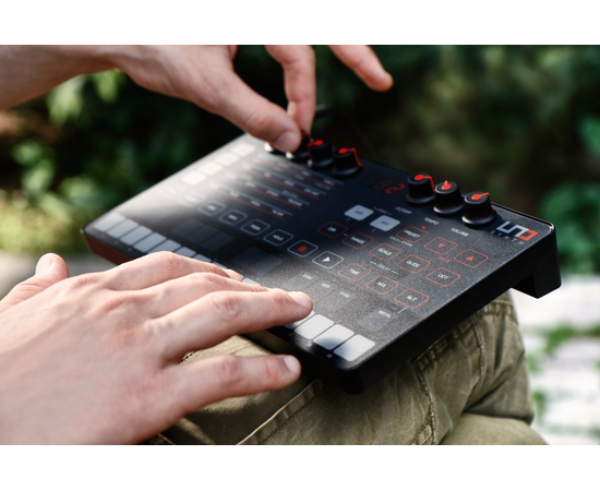 Портативный аналоговый синтезатор IK MULTIMEDIA UNO Synth