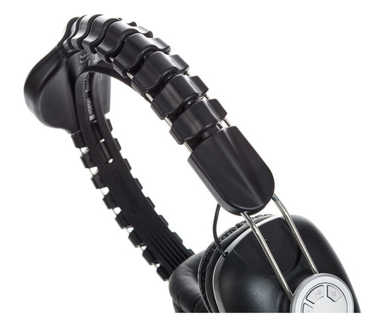 Наушниками Superlux HDB581