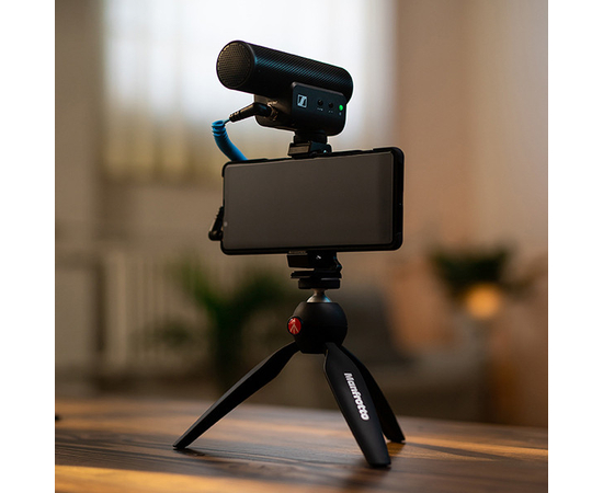 Микрофон с держателем Sennheiser MKE 400 Mobile Kit