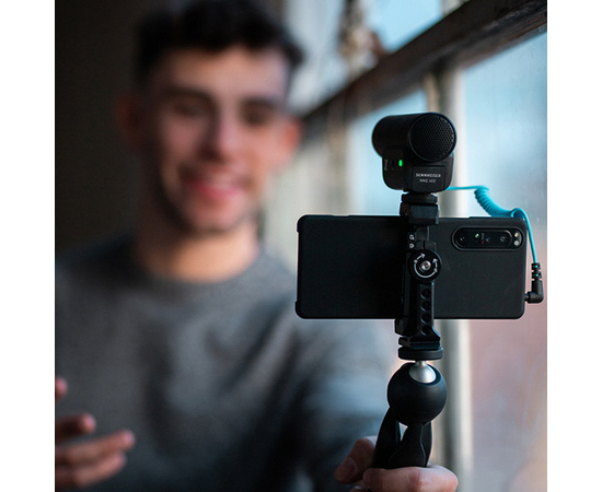 Микрофон с держателем Sennheiser MKE 400 Mobile Kit