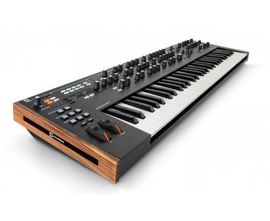 Гибридный синтезатор NOVATION Summit