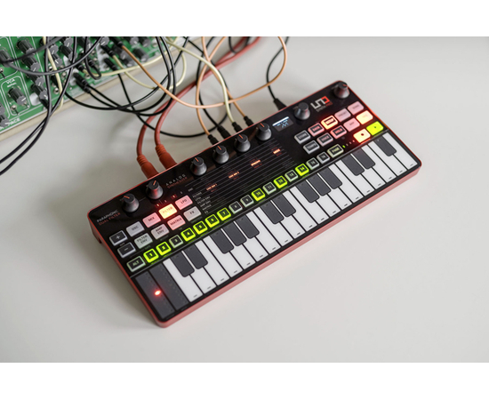 Аналоговый синтезатор IK MULTIMEDIA UNO Synth Pro Desktop