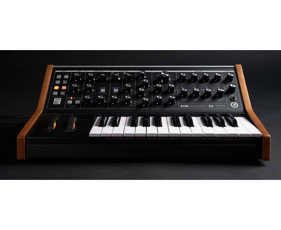 Аналоговый синтезатор MOOG SUBSEQUENT 25