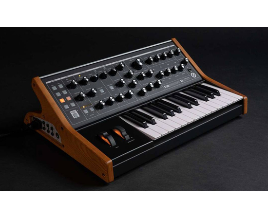 Аналоговый синтезатор MOOG SUBSEQUENT 25