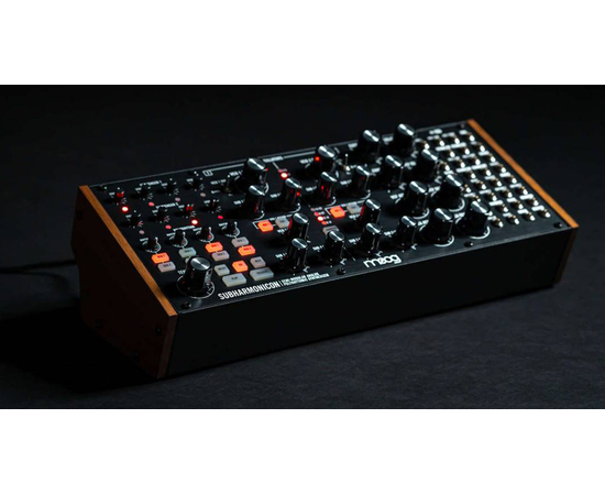 Аналоговый синтезатор MOOG SUBHARMONICON