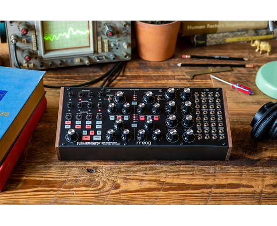 Аналоговый синтезатор MOOG SUBHARMONICON