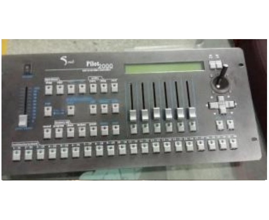 DMX Контроллер PR-3512AC Pilot 2000 Controller в транспортировочном кейсе - 151117 за 16875 грн. | 4Club