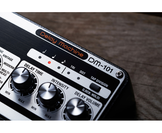 Педаль ефектів Boss DM-101 Delay Machine