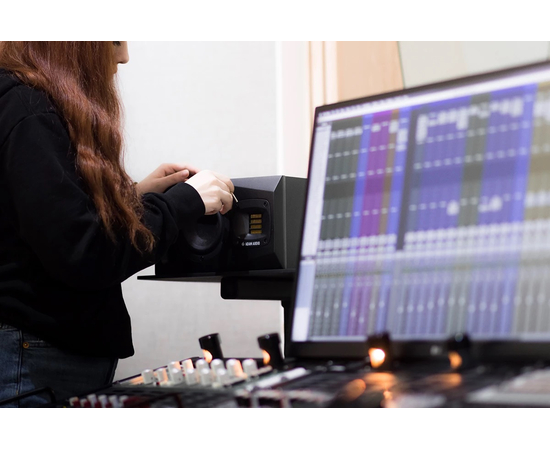 Активный студийный монитор ADAM AUDIO A4V