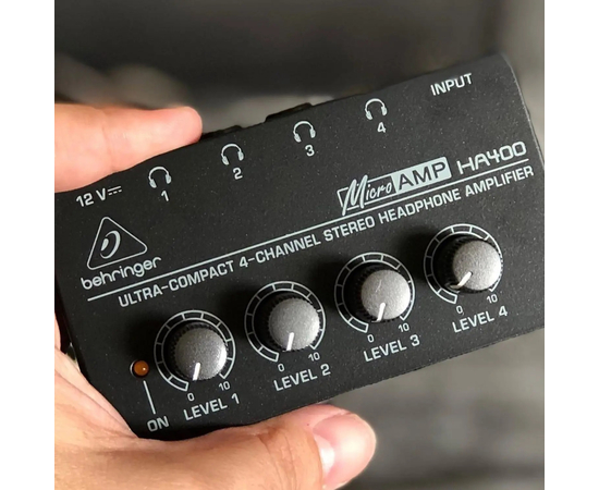 Підсилювач для навушників Behringer HA400