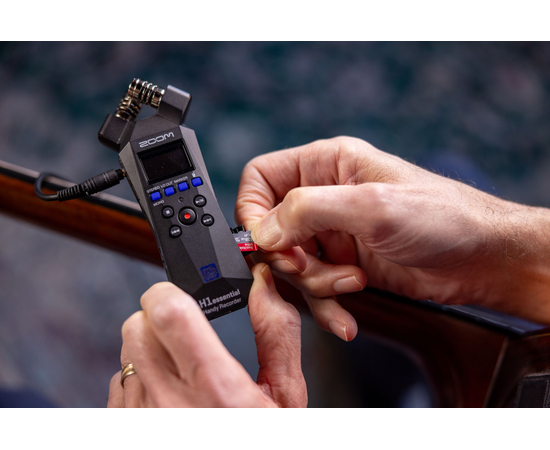 Портативный рекордер Zoom H1essential
