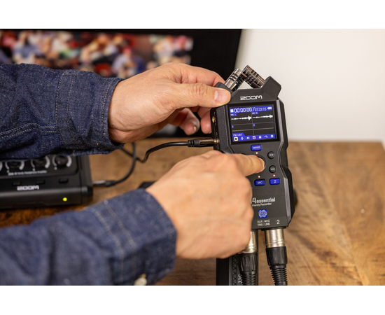 Портативный рекордер Zoom H4essential