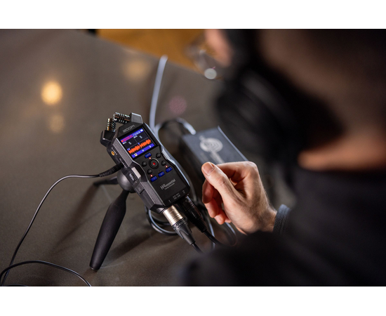 Портативный рекордер Zoom H4essential