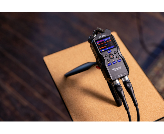 Портативный рекордер Zoom H4essential