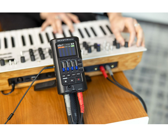 Рекордер Zoom R4