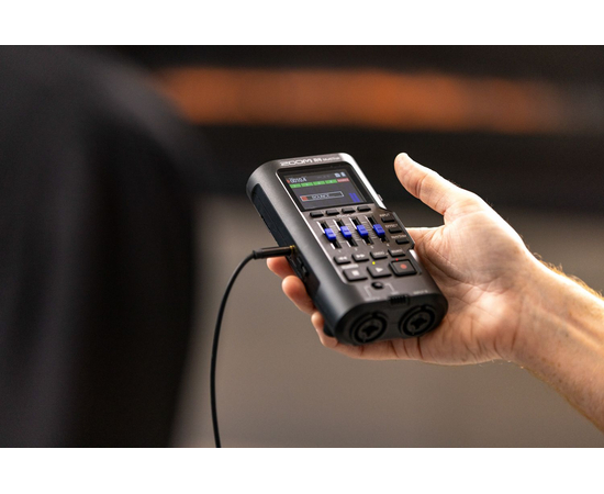 Рекордер Zoom R4