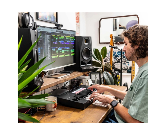 MIDI клавиатура NOVATION Launchkey 37 MK4