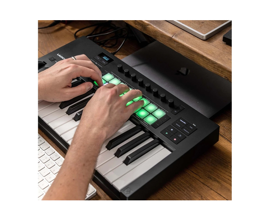 MIDI клавиатура NOVATION Launchkey 37 MK4