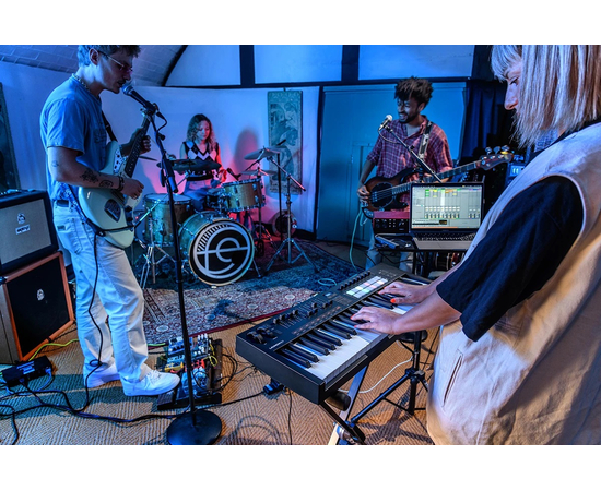 MIDI клавиатура NOVATION Launchkey 49 MK4