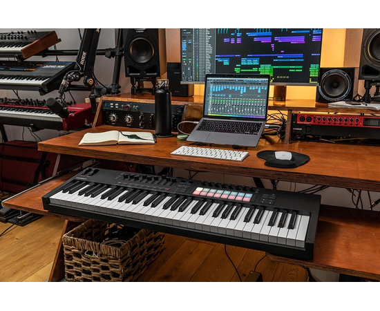 MIDI клавіатура NOVATION Launchkey 61 MK4