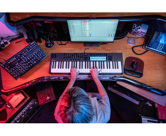 MIDI клавіатура NOVATION Launchkey 61 MK4