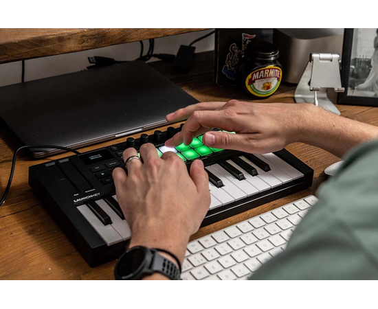MIDI клавиатура NOVATION Launchkey Mini 25 MK4