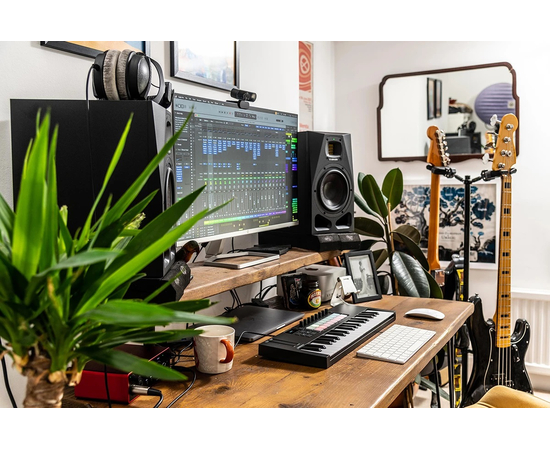 MIDI клавиатура NOVATION Launchkey Mini 37 MK4