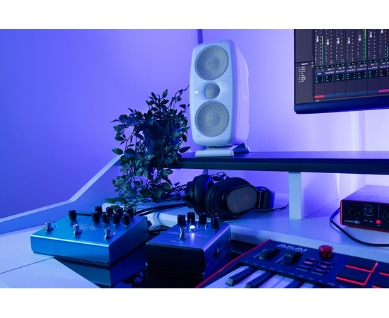 Активный студийный монитор IK MULTIMEDIA iLoud MTM MKII (White)