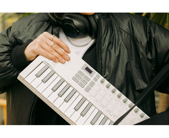 MIDI клавіатура NOVATION Launchkey Mini 37 MK4 White Edition