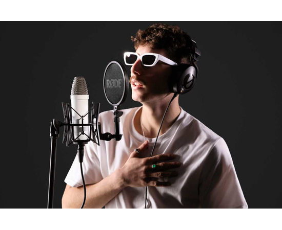 Студийный микрофон RODE NT1 SIGNATURE WHITE