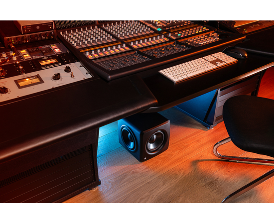 Активный студийный сабвуфер IK MULTIMEDIA iLoud Sub